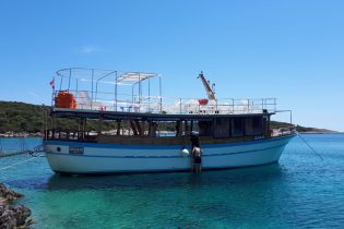 Boat-excursion-'Pakleni-islands'---one-day-trip2